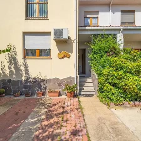 Domo Nora بيت ضيافة *